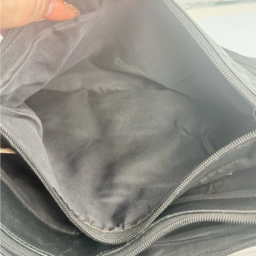 VINTAGE Great American Leather Works 100 % leather bag in black.